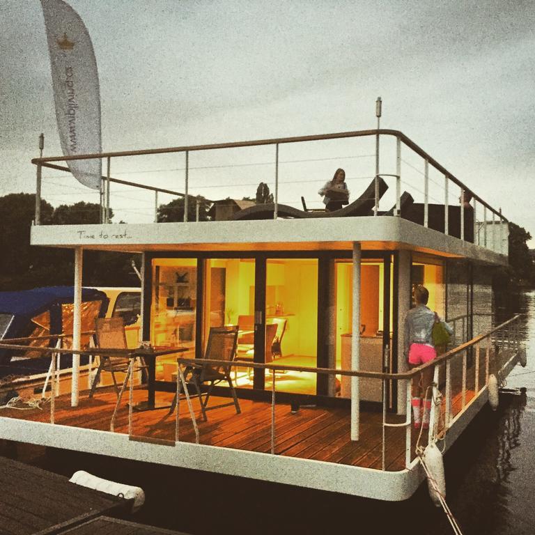 Vipliving Houseboat Hotel Praga Exterior foto